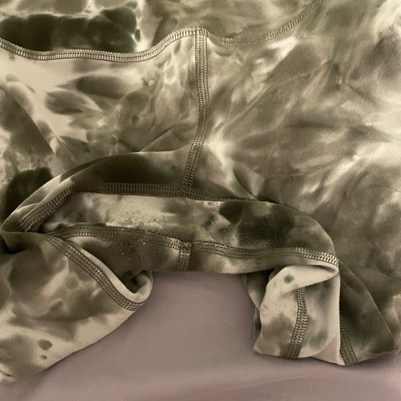 Lululemon olive diamond dye align leggings 28” and flow y bra - Picture 4 of 8